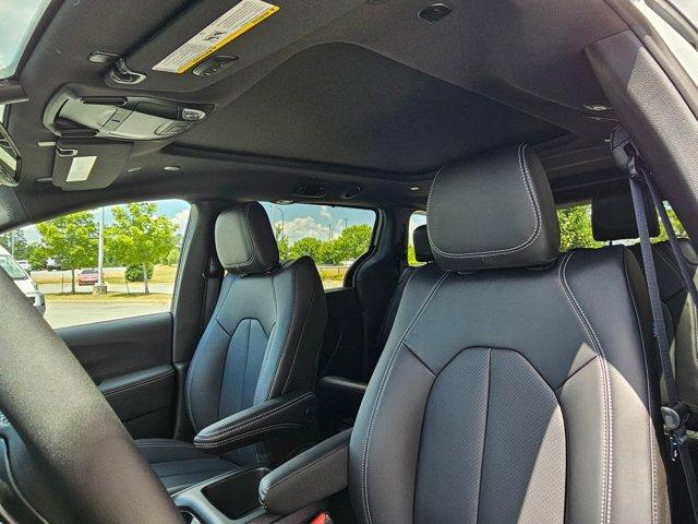 new 2025 Chrysler Pacifica car, priced at $43,647