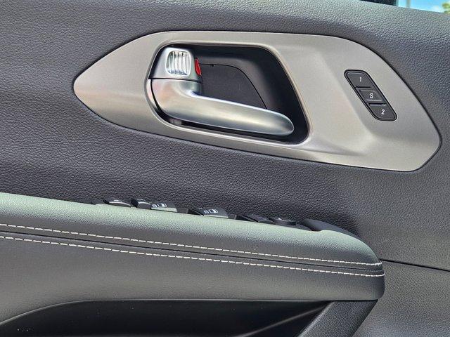 new 2025 Chrysler Pacifica car, priced at $43,647