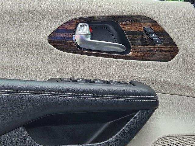 used 2023 Chrysler Pacifica car, priced at $28,500