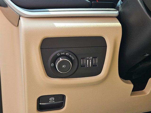 new 2025 Jeep Grand Cherokee car, priced at $48,596