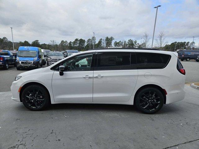 new 2024 Chrysler Pacifica car, priced at $42,440