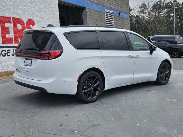 new 2024 Chrysler Pacifica car, priced at $42,440