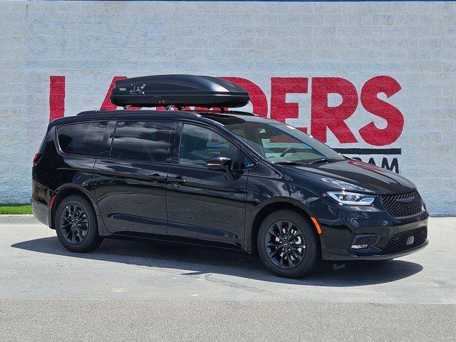 new 2025 Chrysler Pacifica car, priced at $46,852