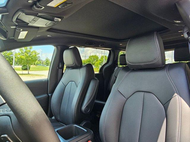 new 2025 Chrysler Pacifica car, priced at $46,852