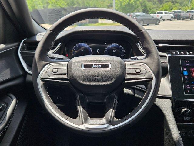 new 2025 Jeep Grand Cherokee car, priced at $45,698