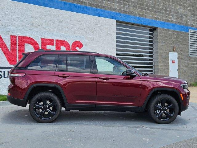new 2025 Jeep Grand Cherokee car, priced at $45,698