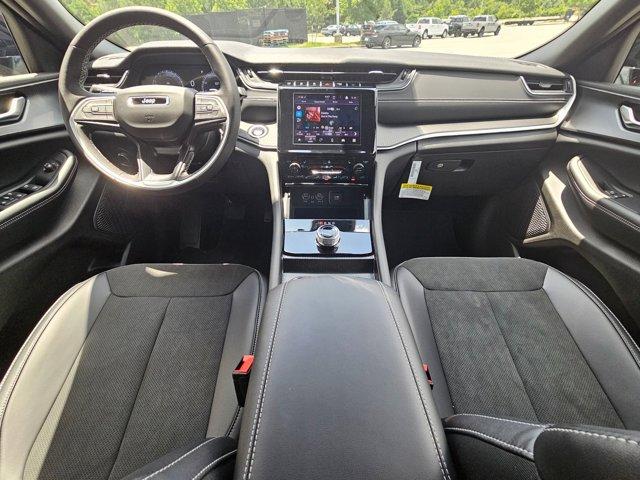 new 2025 Jeep Grand Cherokee car, priced at $45,698