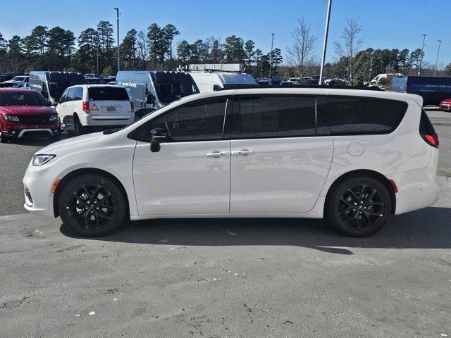 new 2024 Chrysler Pacifica car, priced at $48,539