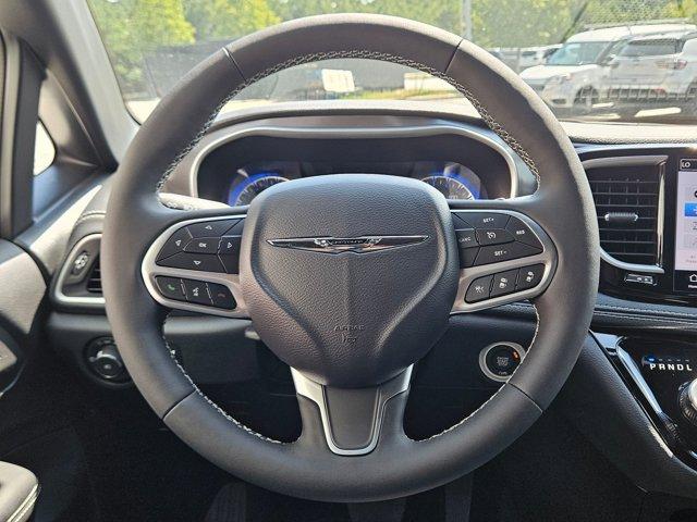 new 2025 Chrysler Pacifica car, priced at $45,422