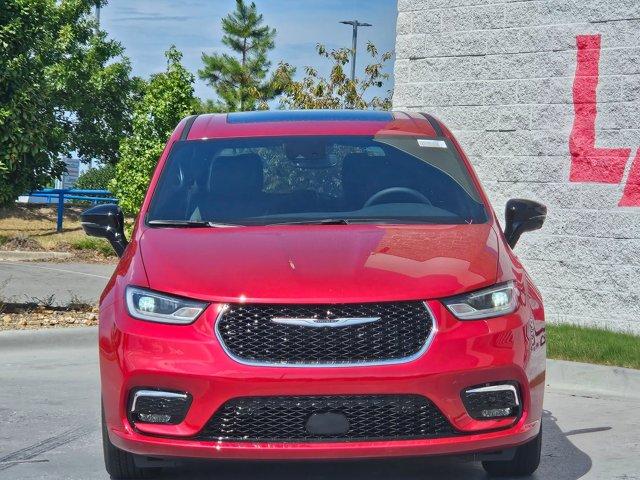 new 2025 Chrysler Pacifica car, priced at $45,422