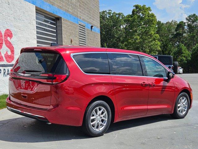 new 2025 Chrysler Pacifica car, priced at $45,422