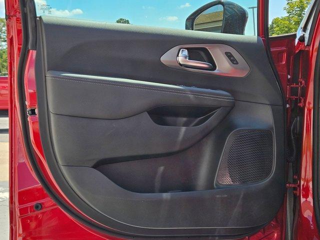 new 2026 Chrysler Pacifica car, priced at $39,999