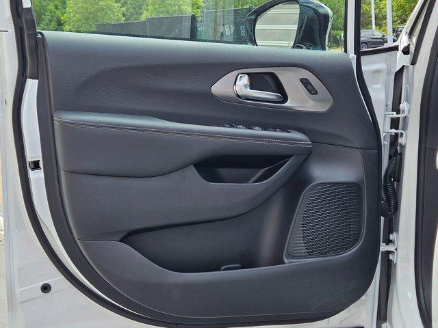 new 2026 Chrysler Pacifica car, priced at $45,628