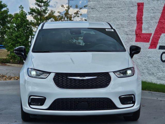 new 2025 Chrysler Pacifica car, priced at $40,945