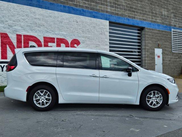 new 2025 Chrysler Pacifica car, priced at $40,945