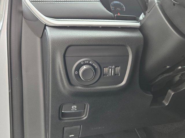 new 2025 Jeep Grand Cherokee car, priced at $45,698