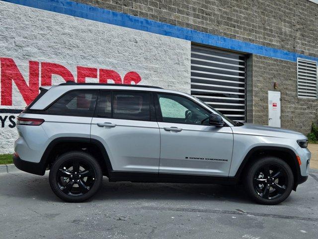 new 2025 Jeep Grand Cherokee car, priced at $45,698