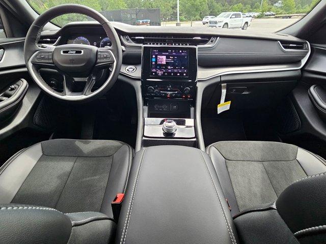 new 2025 Jeep Grand Cherokee car, priced at $45,698