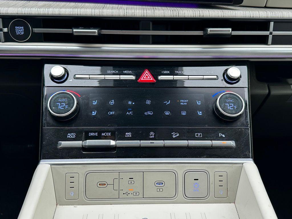 used 2024 Hyundai Santa Fe car, priced at $34,459