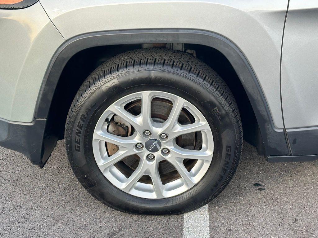 used 2014 Jeep Cherokee car, priced at $8,917