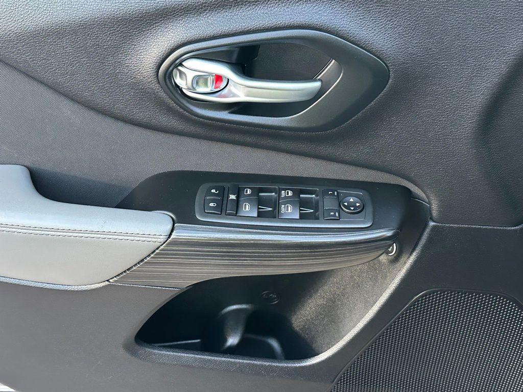 used 2014 Jeep Cherokee car, priced at $8,917