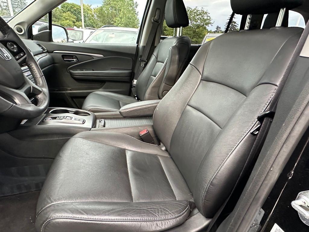 used 2022 Honda Pilot car, priced at $31,880