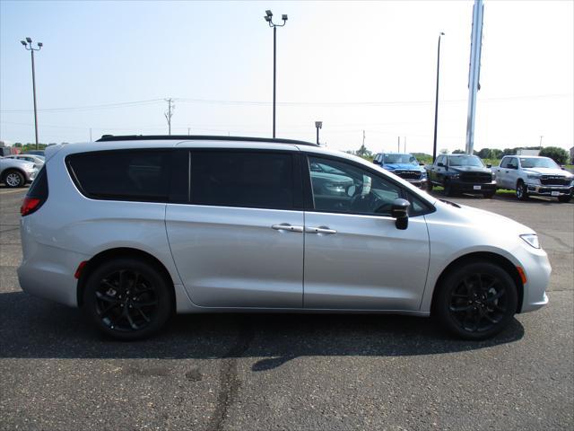 new 2024 Chrysler Pacifica car, priced at $42,353