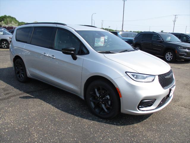 new 2024 Chrysler Pacifica car, priced at $42,353