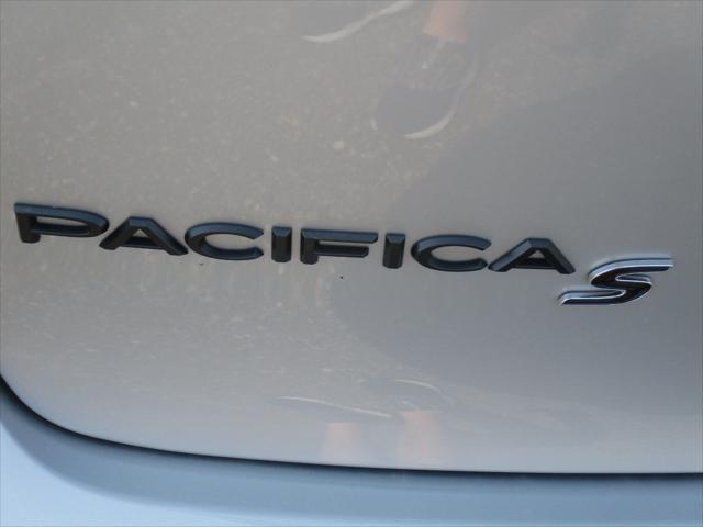 new 2024 Chrysler Pacifica car, priced at $42,353