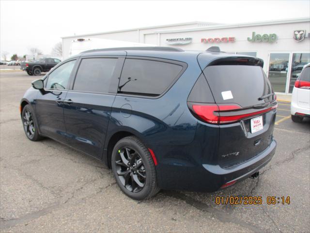 new 2025 Chrysler Pacifica car, priced at $47,102