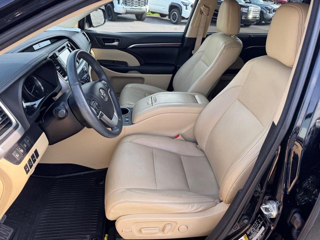 used 2016 Toyota Highlander car, priced at $22,565