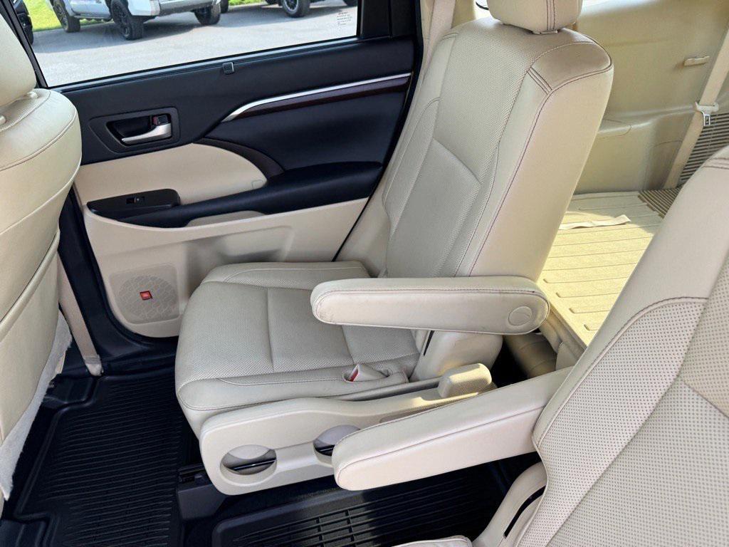 used 2016 Toyota Highlander car, priced at $22,565