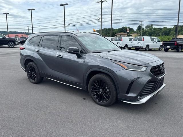 used 2023 Toyota Highlander car, priced at $41,955