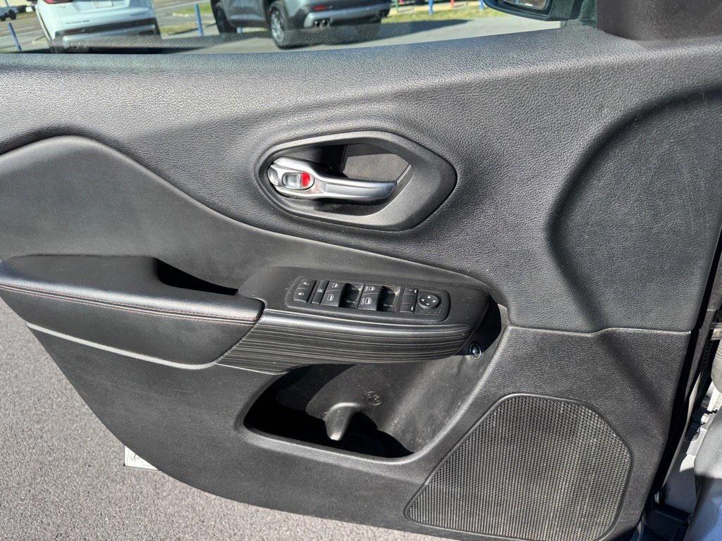 used 2014 Jeep Cherokee car, priced at $9,850