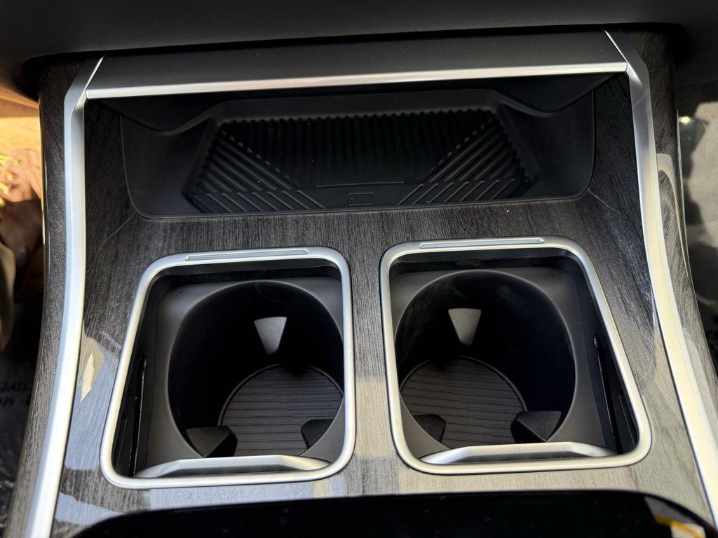 new 2025 BMW 760 car, priced at $128,525