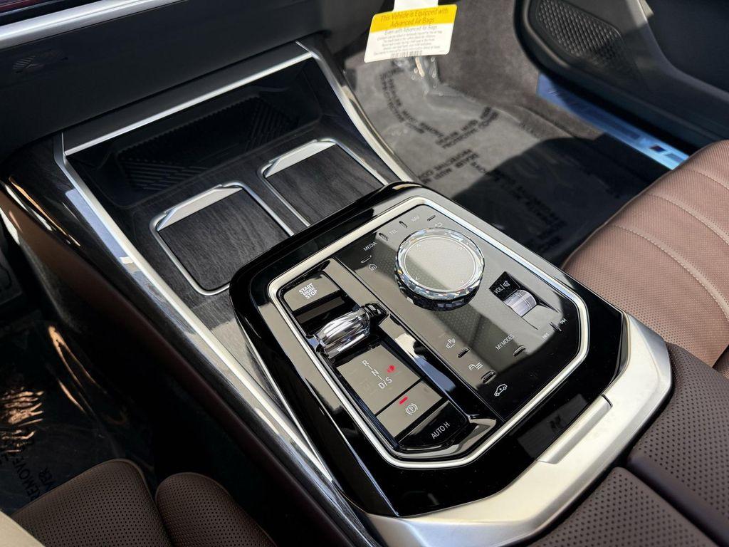 new 2025 BMW 760 car, priced at $128,525