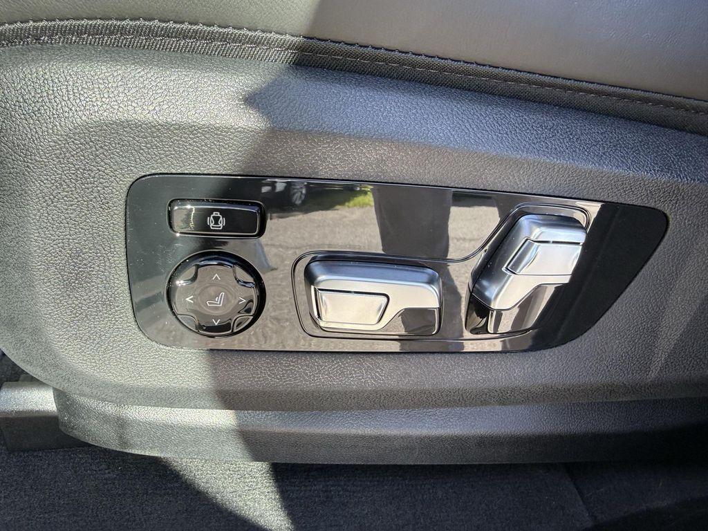 new 2026 BMW X7 car, priced at $122,650