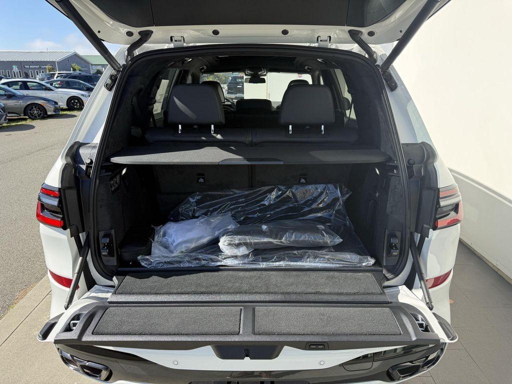 new 2026 BMW X7 car, priced at $122,650