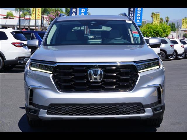 new 2025 Honda Pilot car, priced at $51,675