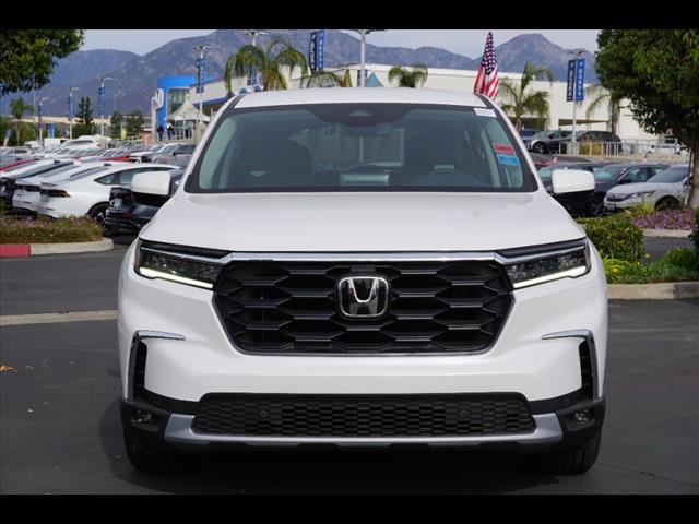 new 2025 Honda Pilot car, priced at $44,950