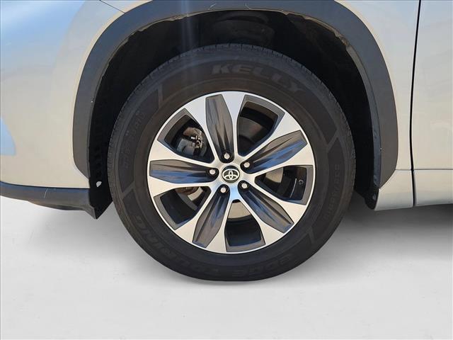 used 2021 Toyota Highlander car, priced at $29,250