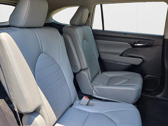 used 2021 Toyota Highlander car, priced at $29,250