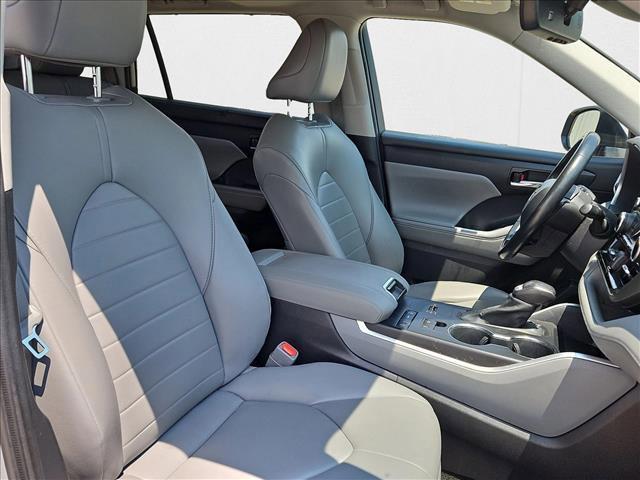 used 2021 Toyota Highlander car, priced at $29,250