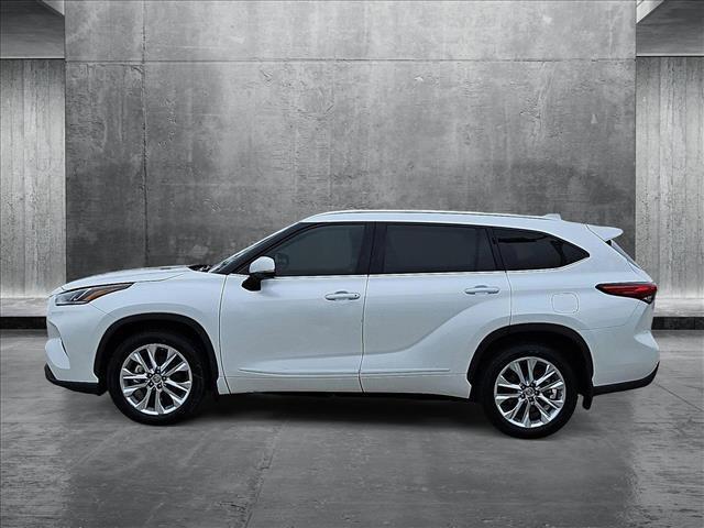 used 2022 Toyota Highlander car, priced at $37,661