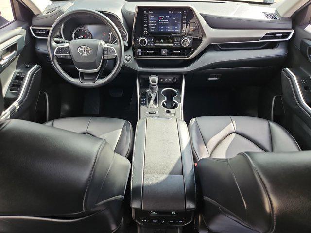 used 2022 Toyota Highlander car, priced at $35,991