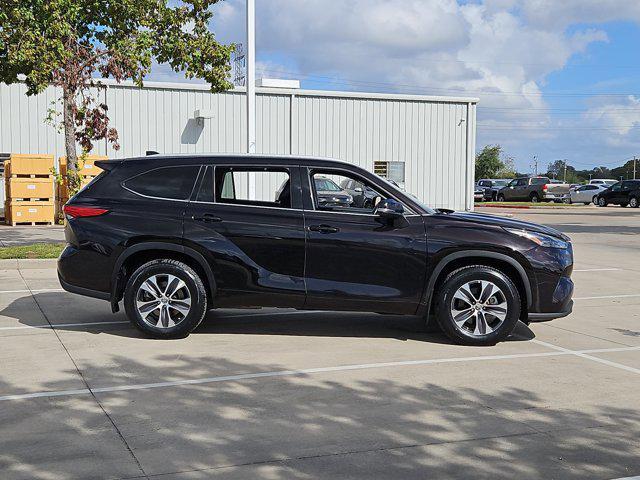 used 2022 Toyota Highlander car, priced at $35,991