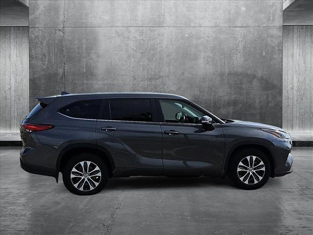 used 2023 Toyota Highlander car, priced at $38,491
