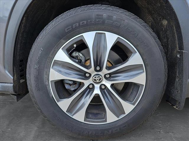 used 2023 Toyota Highlander car, priced at $38,491