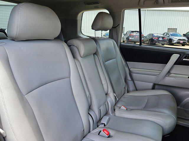 used 2013 Toyota Highlander car, priced at $12,991