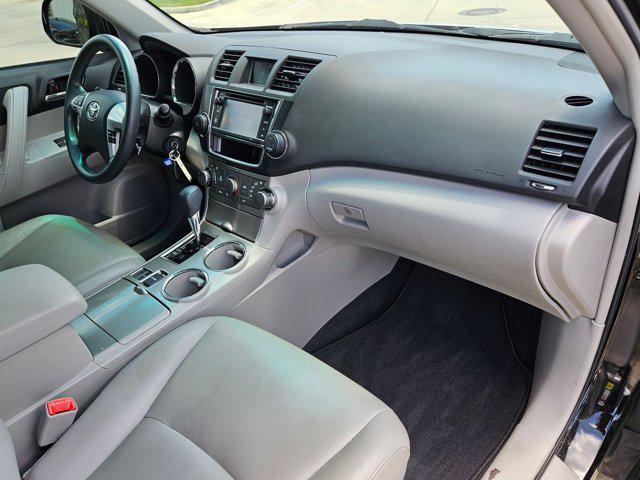used 2013 Toyota Highlander car, priced at $12,991